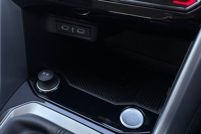VOLKSWAGEN T-Roc Photo 34