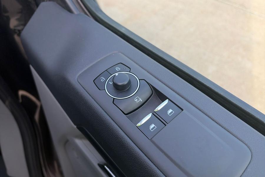 Ford TOURNEO CUSTOM Photo autoimg-995e53e1bdc3468def85923049437c29407f0834.jpg
