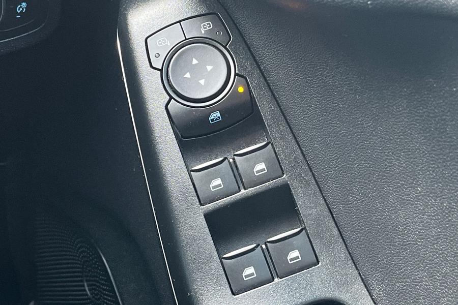 Ford FIESTA Photo autoimg-9965bc192758ec7ae6b61047406114e5d3c90c35.jpg