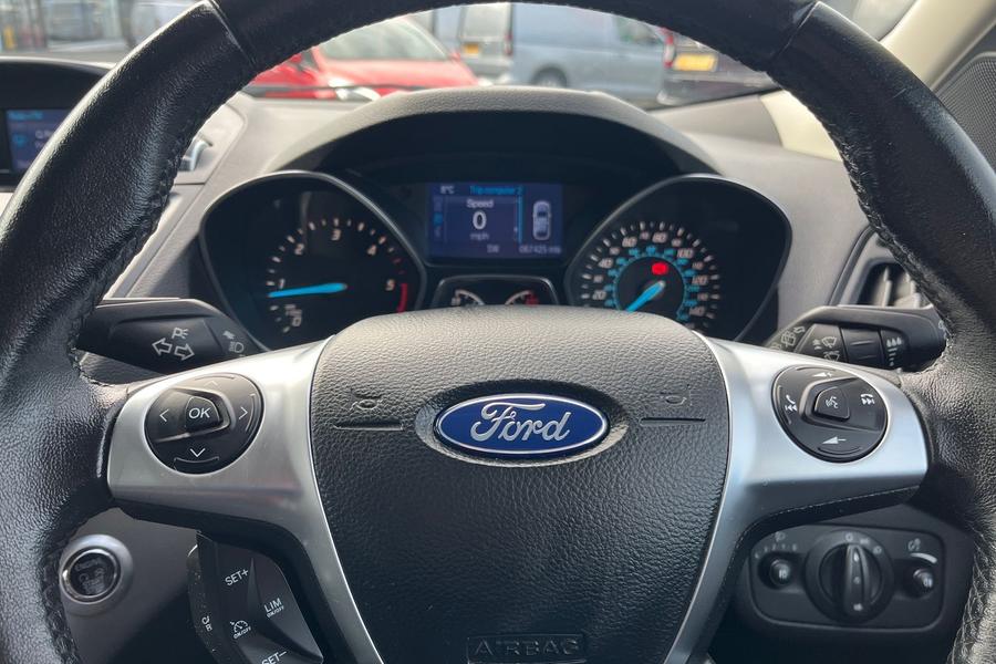 Ford KUGA Photo autoimg-9971e8f0928fad4c7d77b0a5011073709724f853.jpg