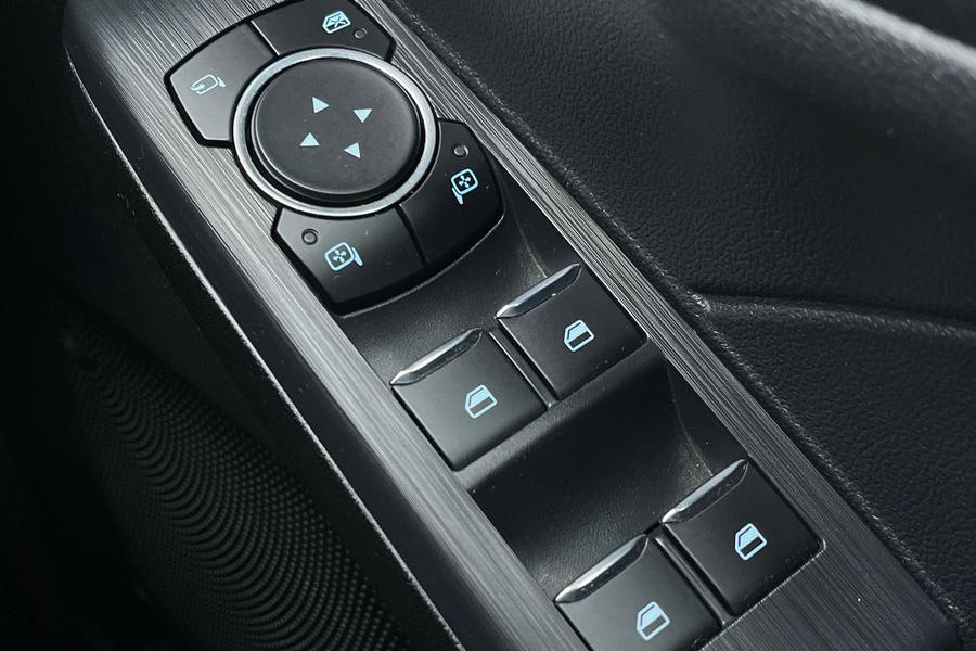Ford KUGA Photo autoimg-9973af31ef4327bfc0a148cceaf4c69b7c200452.jpg