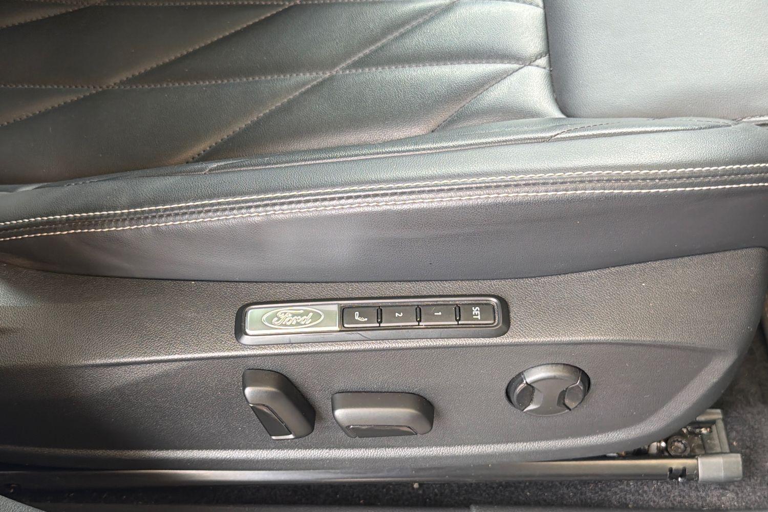 Ford Explorer Photo 26