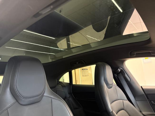 PORSCHE Taycan Photo 28