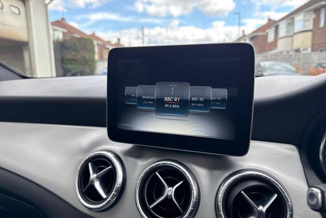 MERCEDES-BENZ CLA Class Photo 13