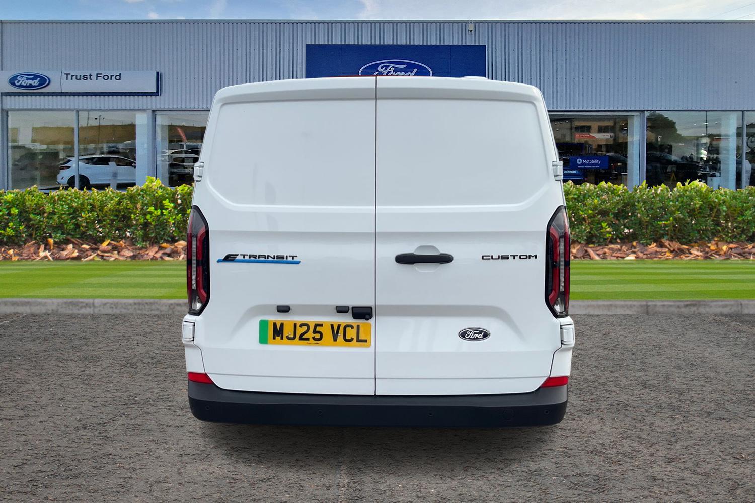 Ford E-Transit Custom Photo 12
