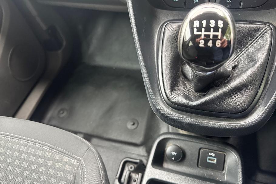 Used FORD TRANSIT CONNECT BN22NXW 29