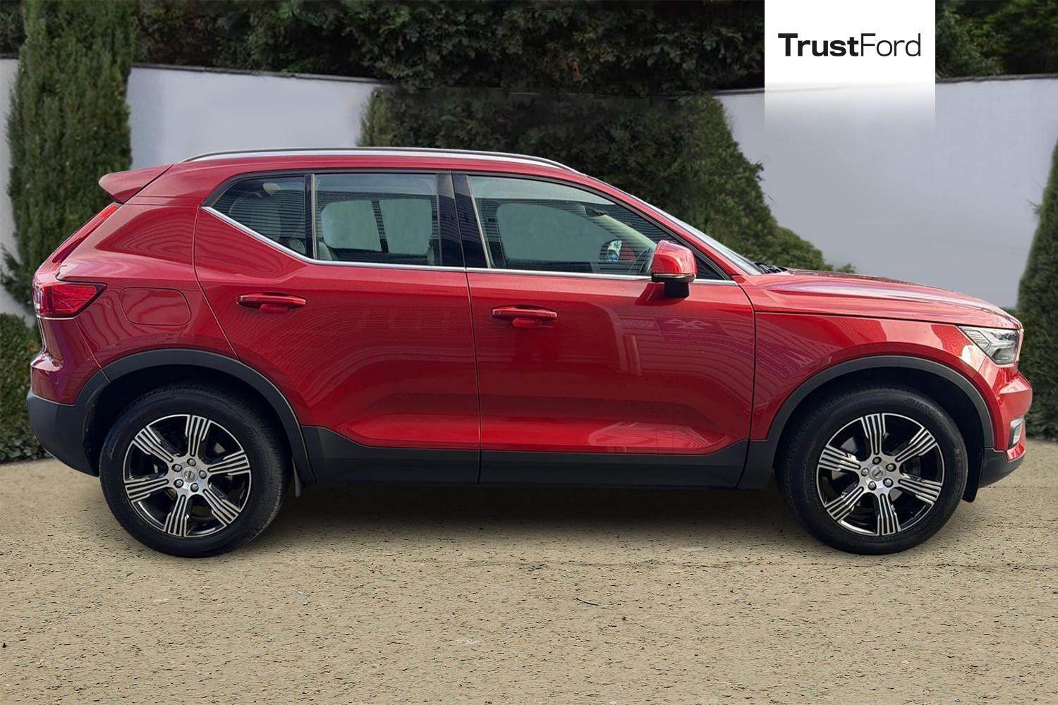 Volvo XC40 Photo 2