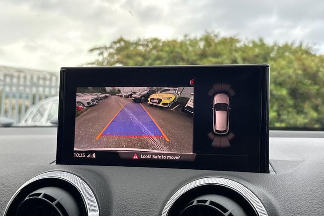 AUDI SQ2 Photo 40