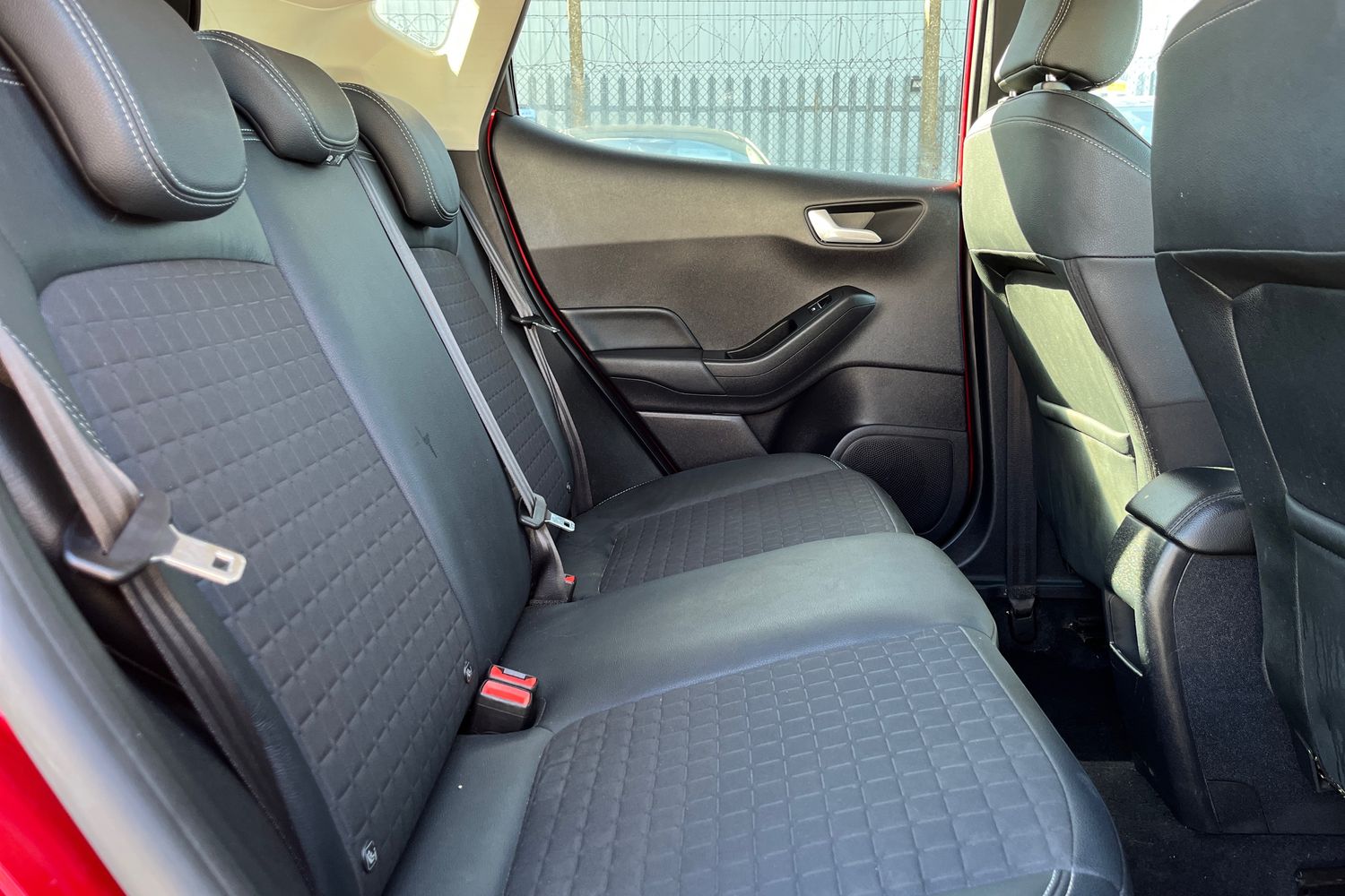 Ford FIESTA Photo 32