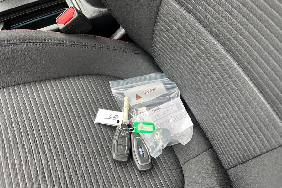 Ford FOCUS Photo autoimg-9980aa97b260a89b7fc6a52bc6913949cbc2a9a6.jpg