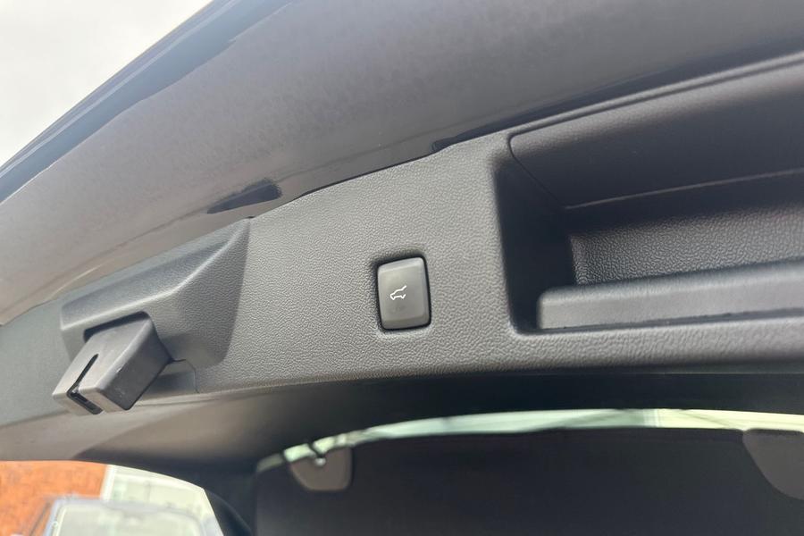 Ford KUGA Photo autoimg-998de39cd3b1e831dc598159cf063d88c5b952e1.jpg