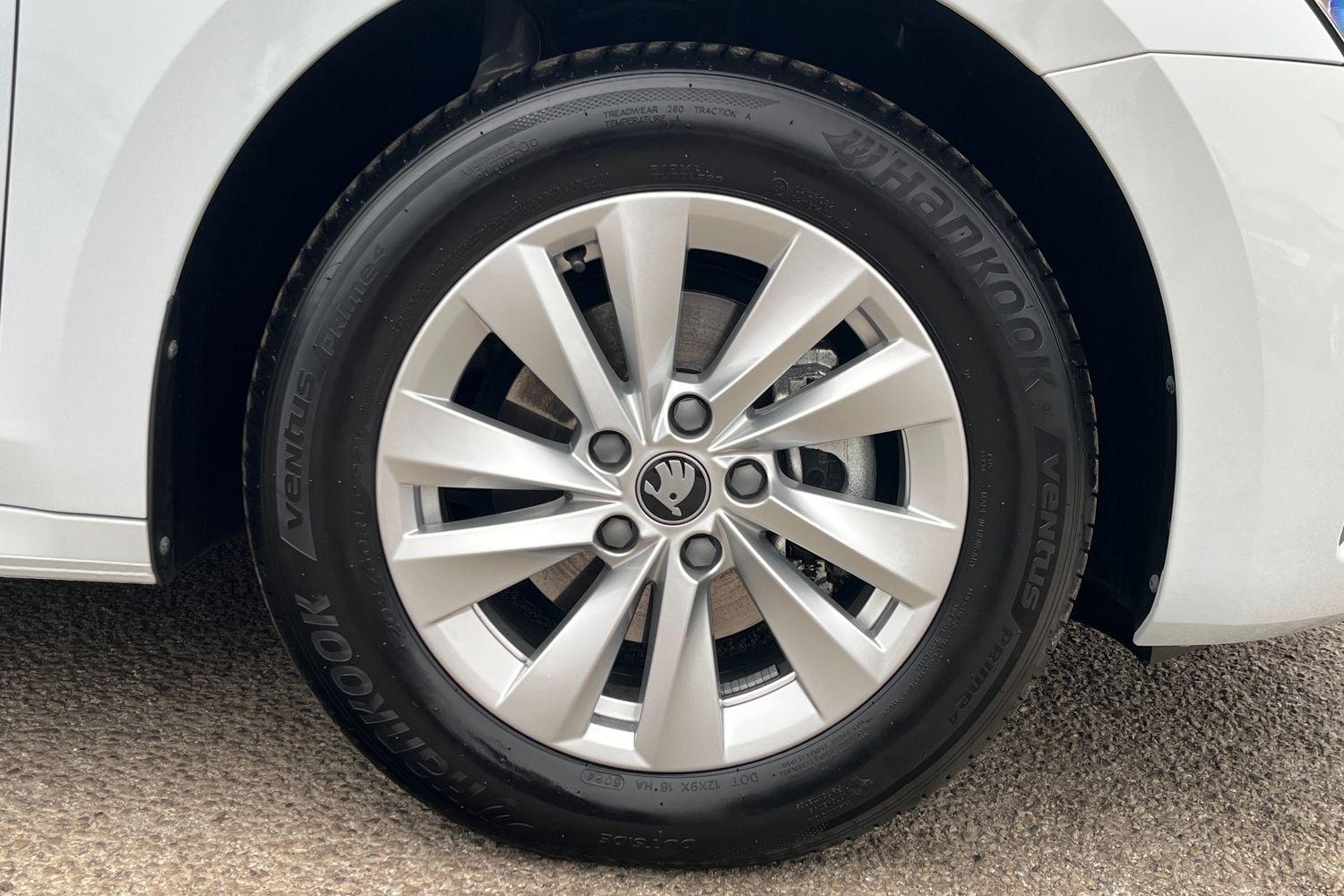 Skoda OCTAVIA Photo 7