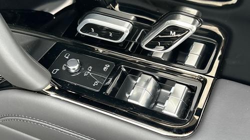 Land Rover Range Rover Sport Photo autoimg-9995a104d3f21cd94ff00f3c9a68bd8d833f48af.jpg