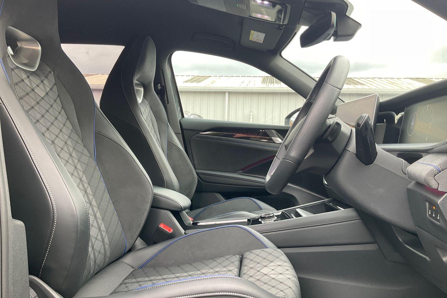 Volkswagen TAYRON Photo 16
