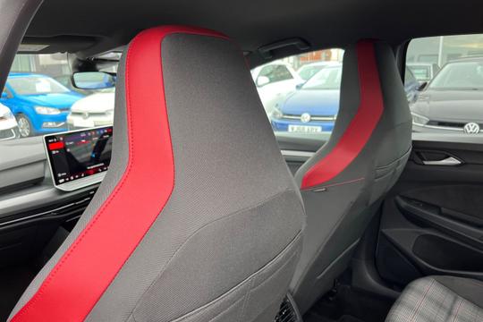 Volkswagen Golf Photo autoimg-99a30edc012a4abda5f3f1c579ece7aa0d6f6370.jpg