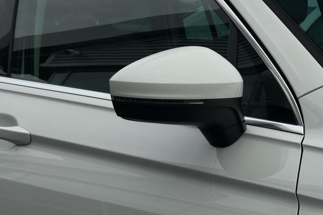VOLKSWAGEN Tiguan Photo 20