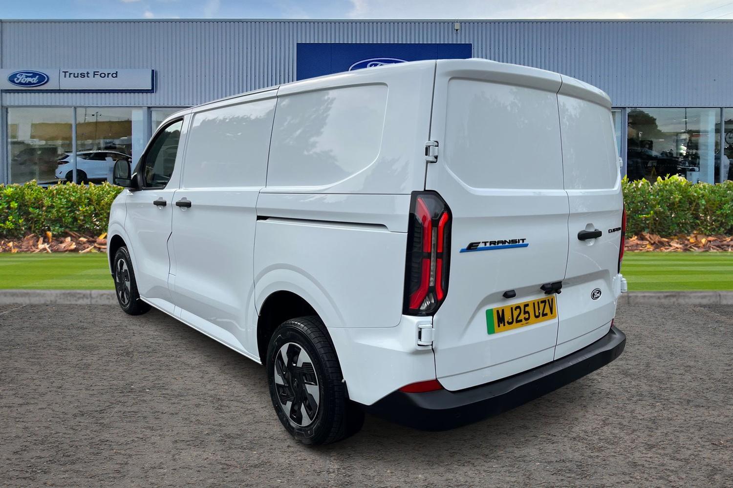 Ford E-TRANSIT CUSTOM Photo 1