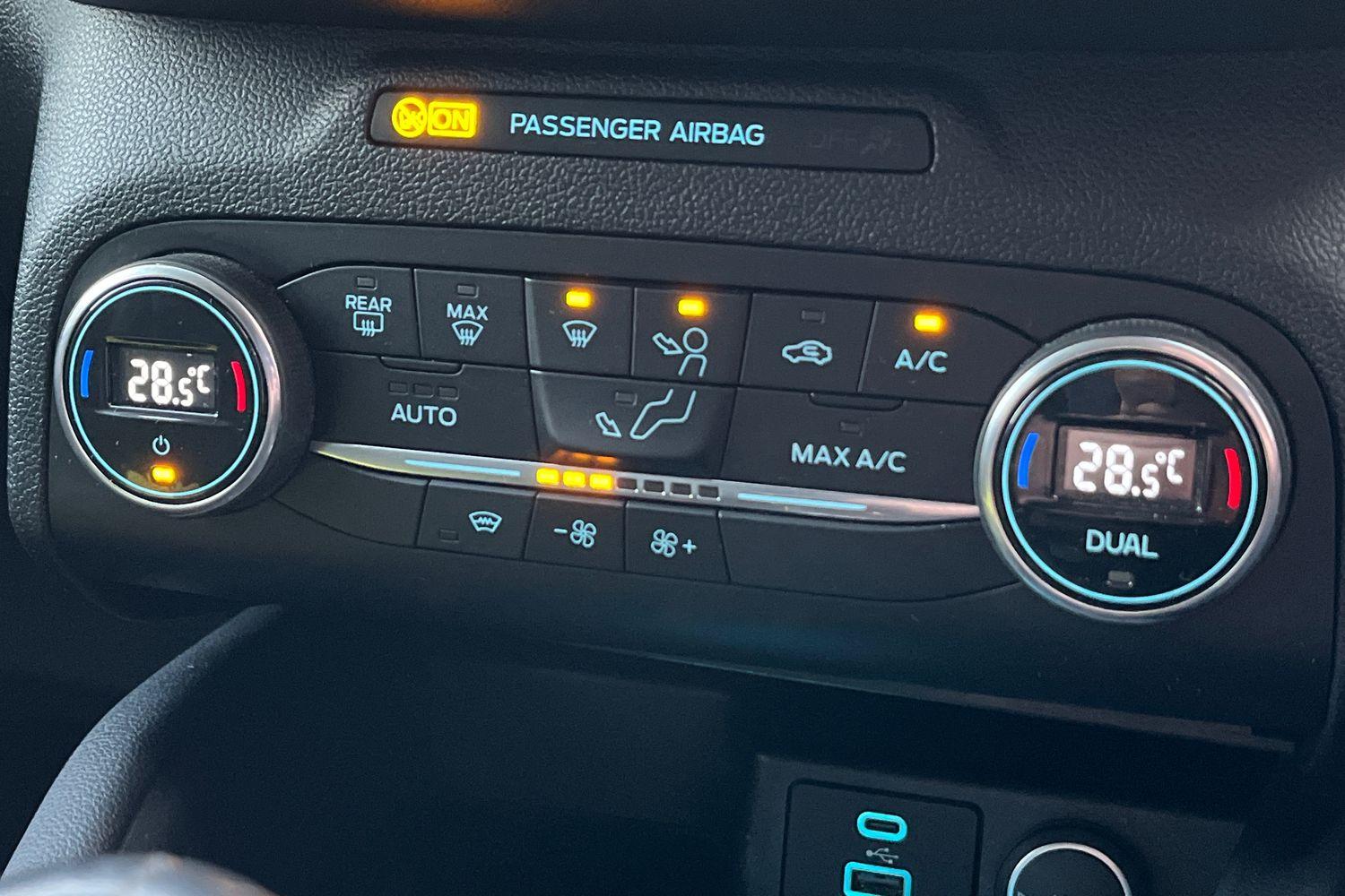 Ford KUGA Photo 32