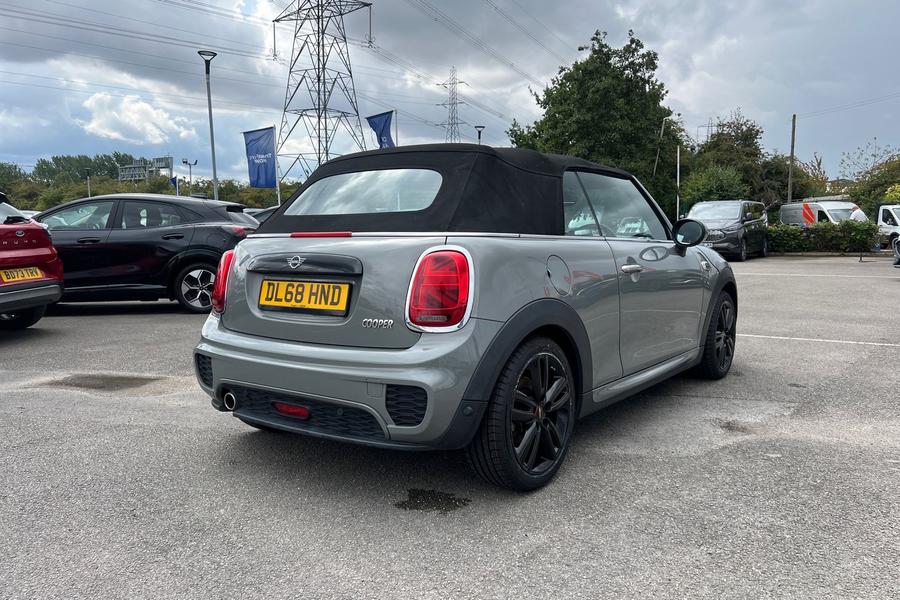 MINI CONVERTIBLE Photo autoimg-99b9d0578e53b7bfe366526d43cf9c7e5b8bfd51.jpg