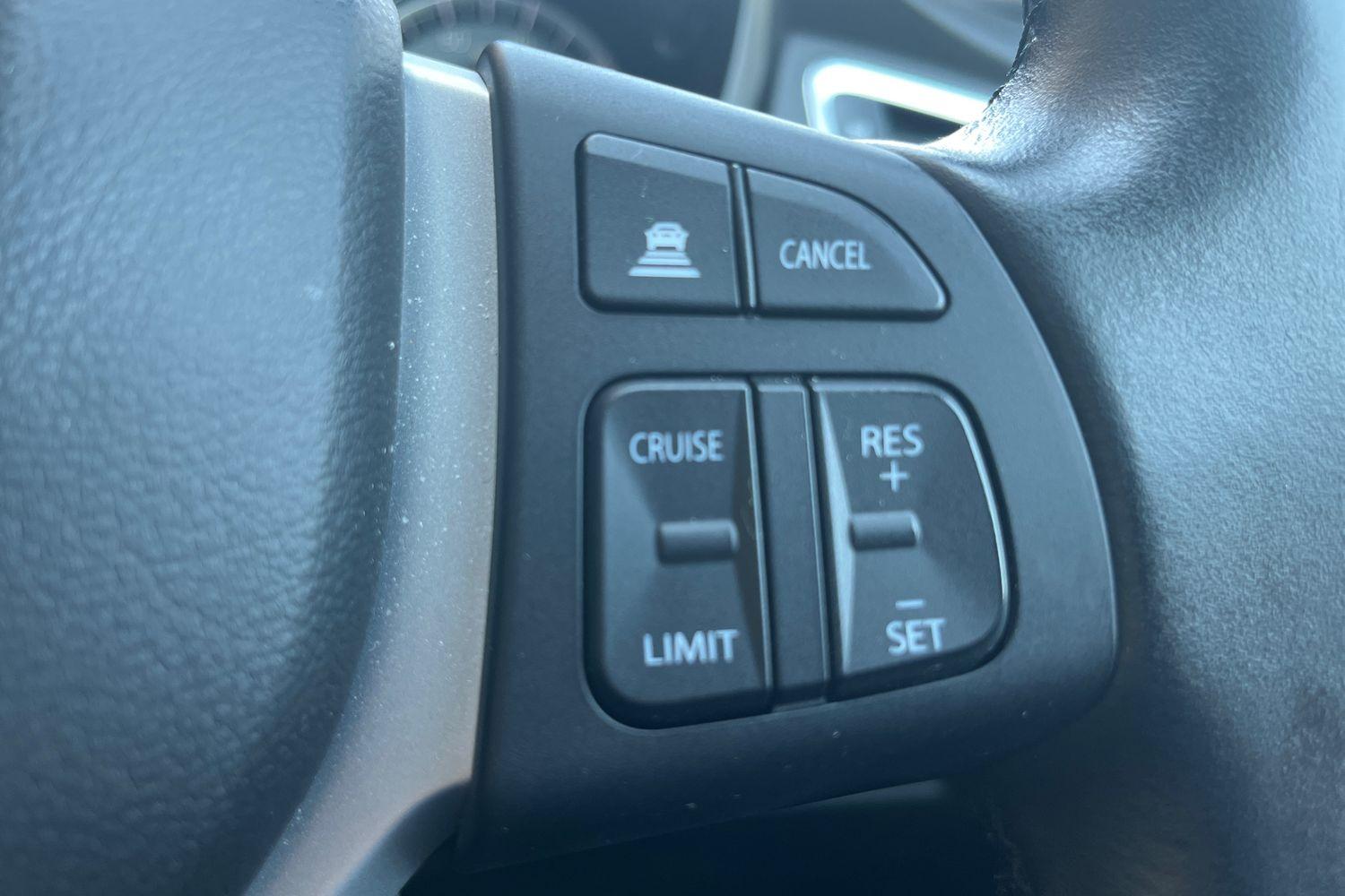 Suzuki S-Cross Photo 32