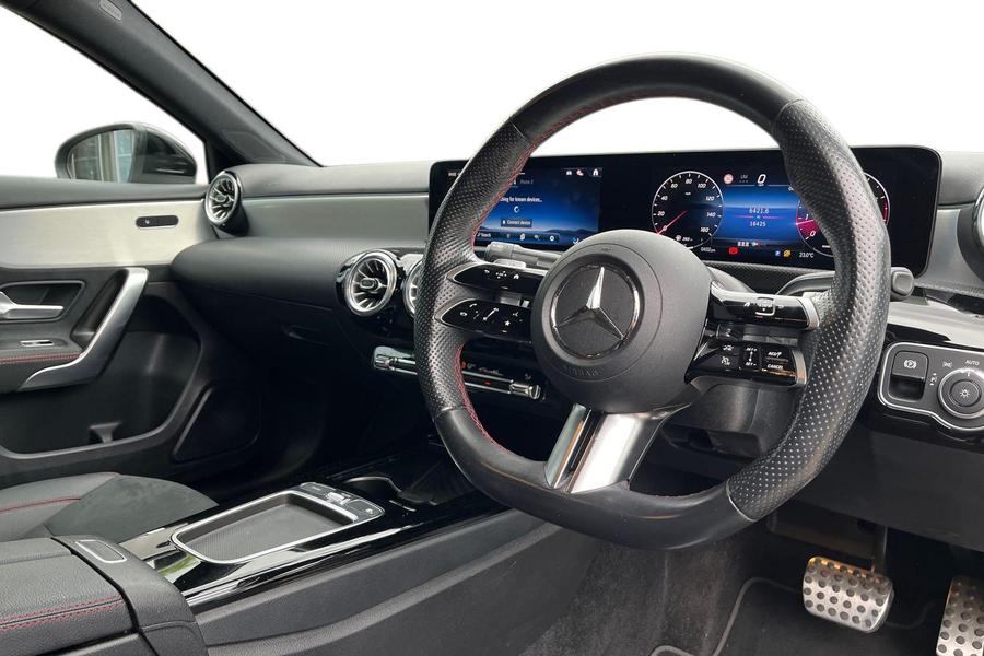 Mercedes-Benz A Class Photo autoimg-99bd98199b247519ff213d57190070bdb9b5a37d.jpg