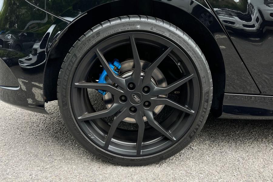 Ford Focus RS Photo autoimg-99be107b9302c4899ea5c272eb14f8f219088960.jpg