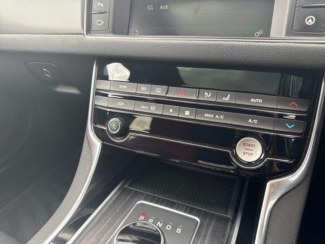JAGUAR XF Photo 28