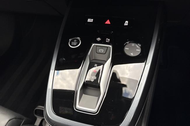 Audi Q4 Photo 23