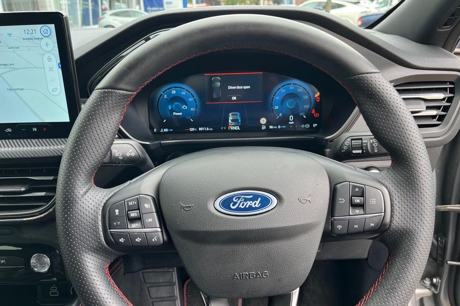 Ford Kuga Photo autoimg-99cdd32b084a20dc598ee763ef059a0e74c8e999.jpg