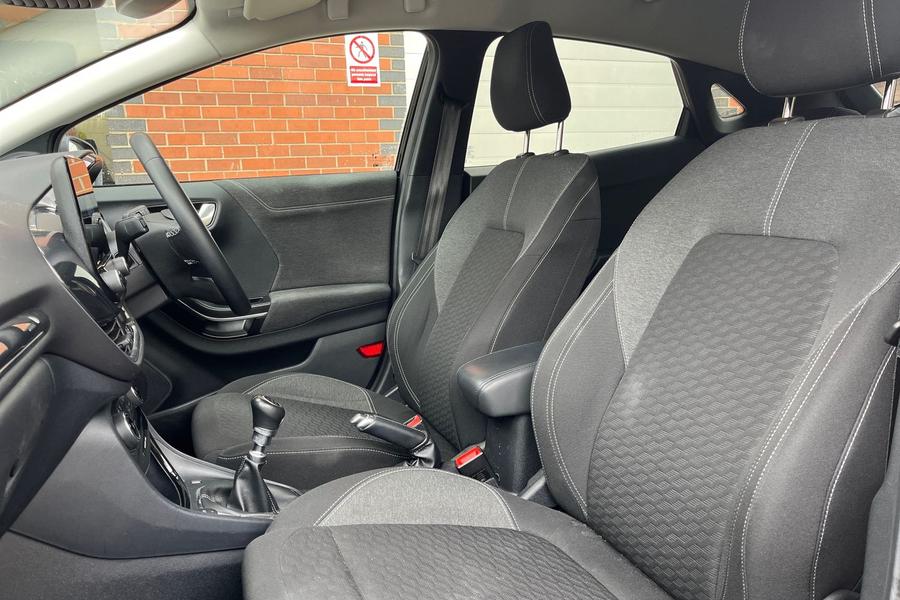 Ford PUMA Photo autoimg-99ce5093b3ec554cfd6e014b9ae4a17bcd2f4969.jpg