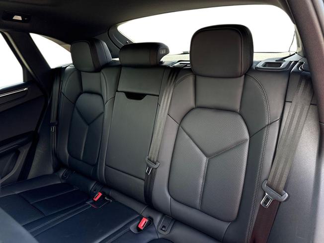 PORSCHE Macan Photo 9