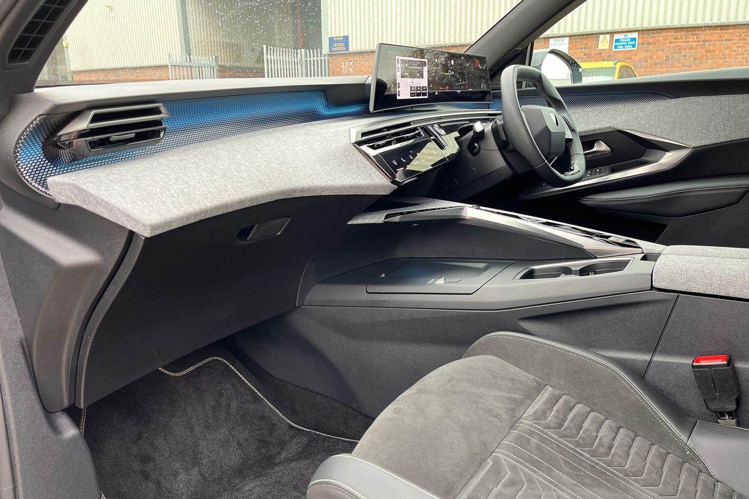 Peugeot E-5008 Photo 17