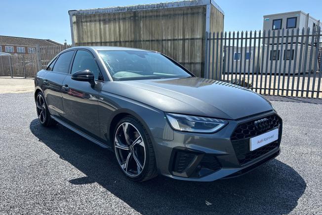 AUDI A4 Photo 21