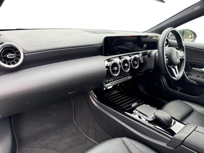 MERCEDES-BENZ A Class Photo 2