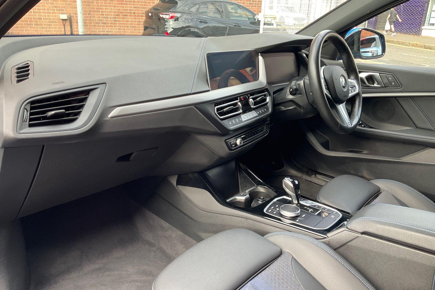 BMW 1 SERIES Photo 17