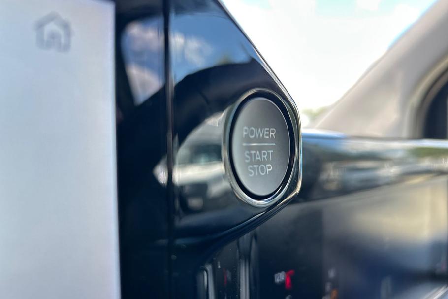 Used Ford TRANSIT CUSTOM YO25URD 20