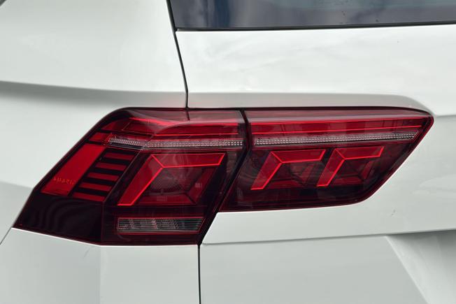 VOLKSWAGEN Tiguan Photo 18