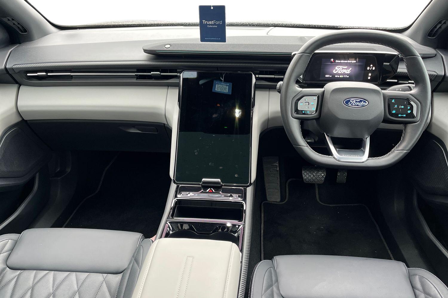 Ford Explorer Photo 9