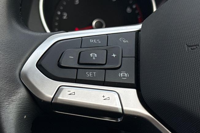 VOLKSWAGEN Tiguan Photo 16