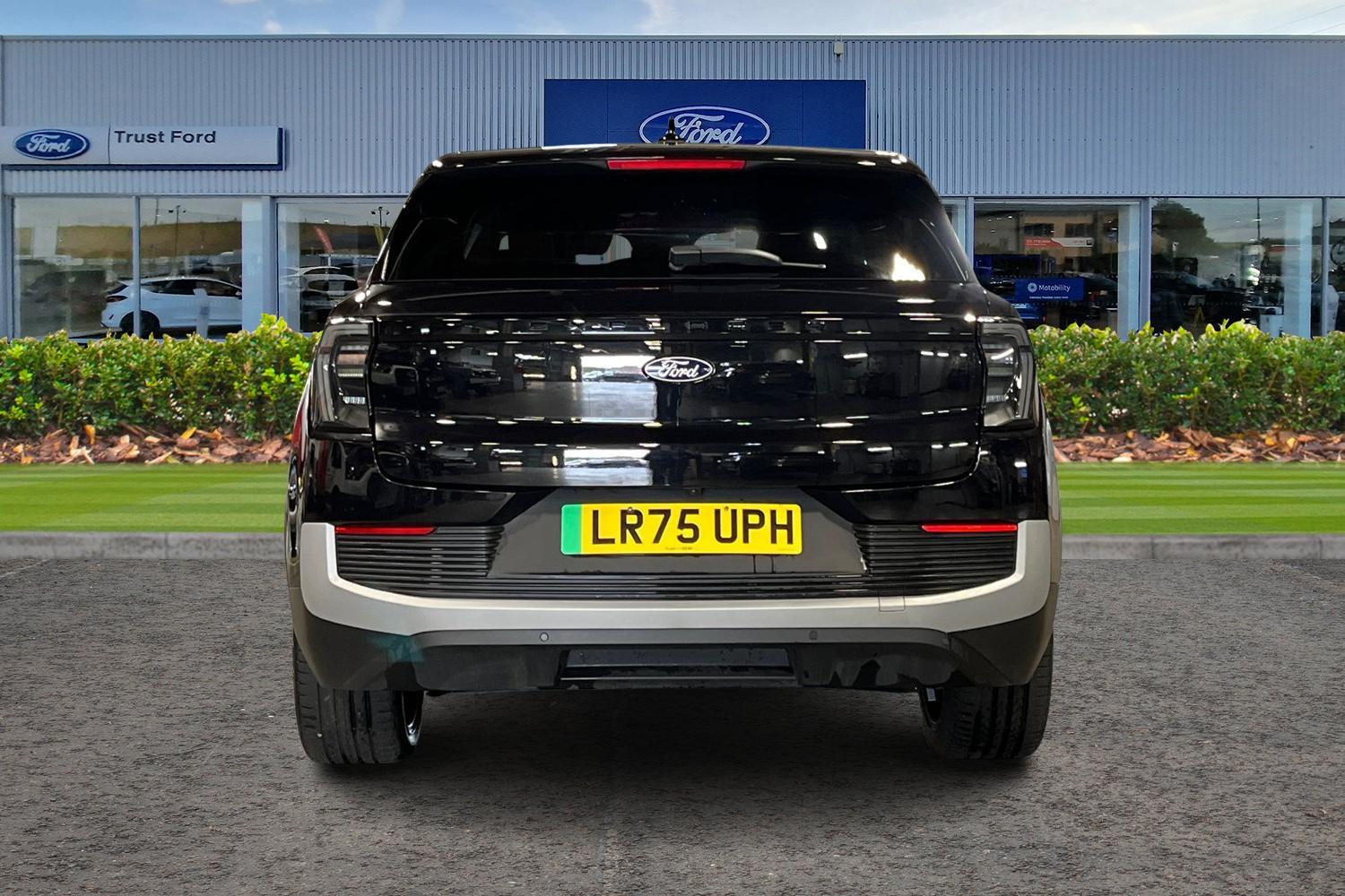 Ford Explorer Photo 6