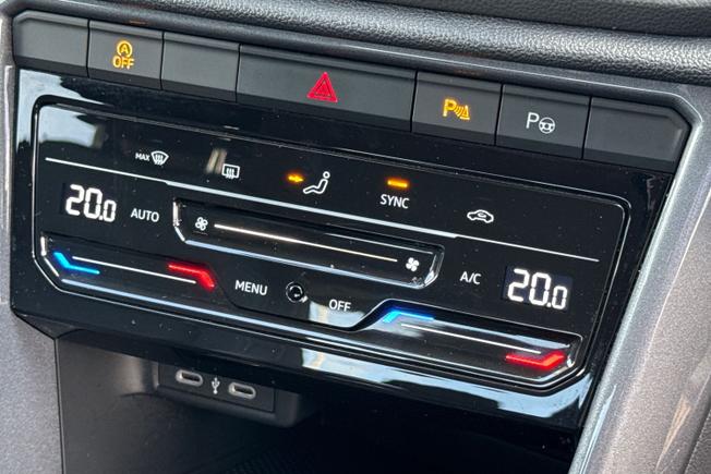 VOLKSWAGEN T-Roc Photo 35