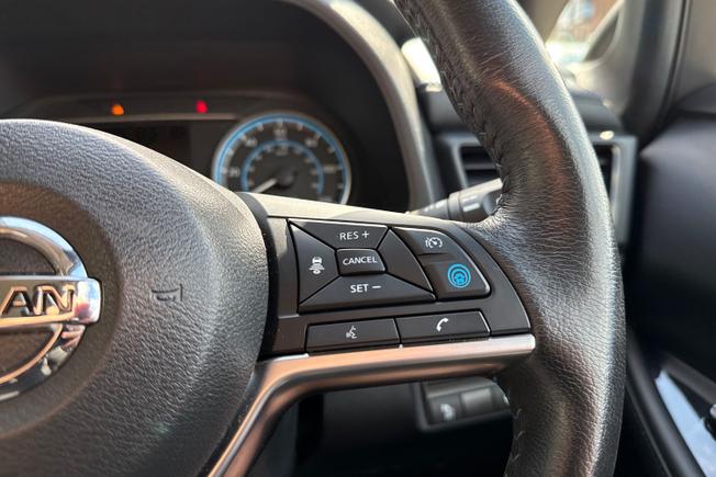 NISSAN Leaf Photo 17