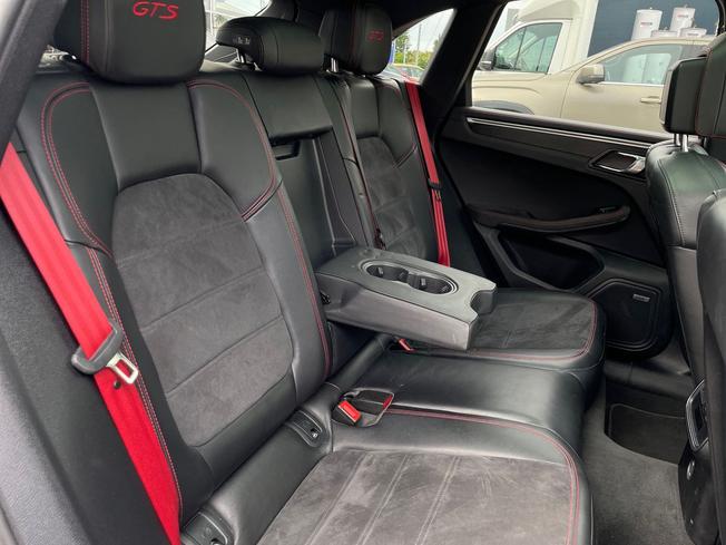 PORSCHE Macan Photo 49
