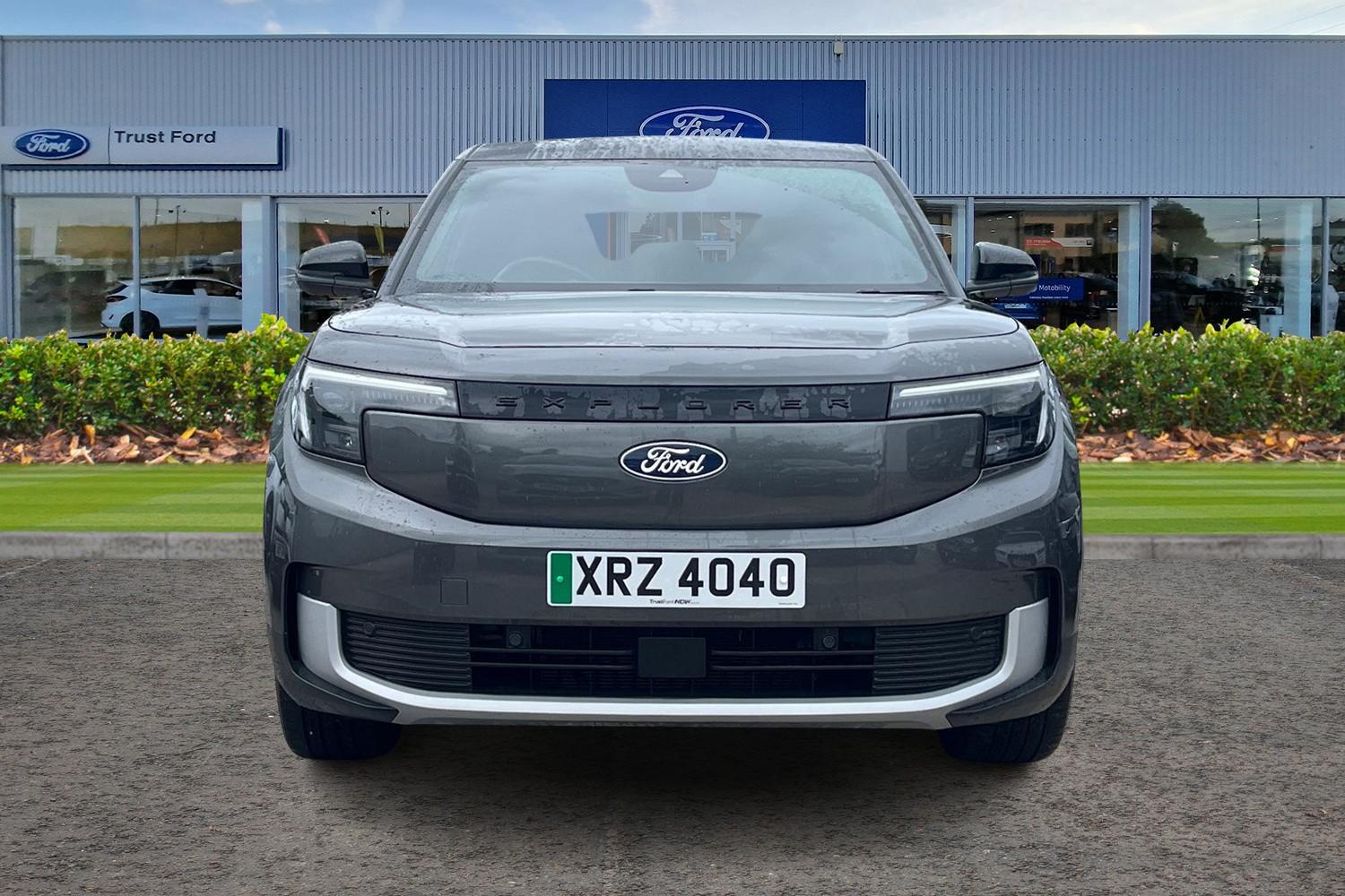 Ford EXPLORER Photo 5