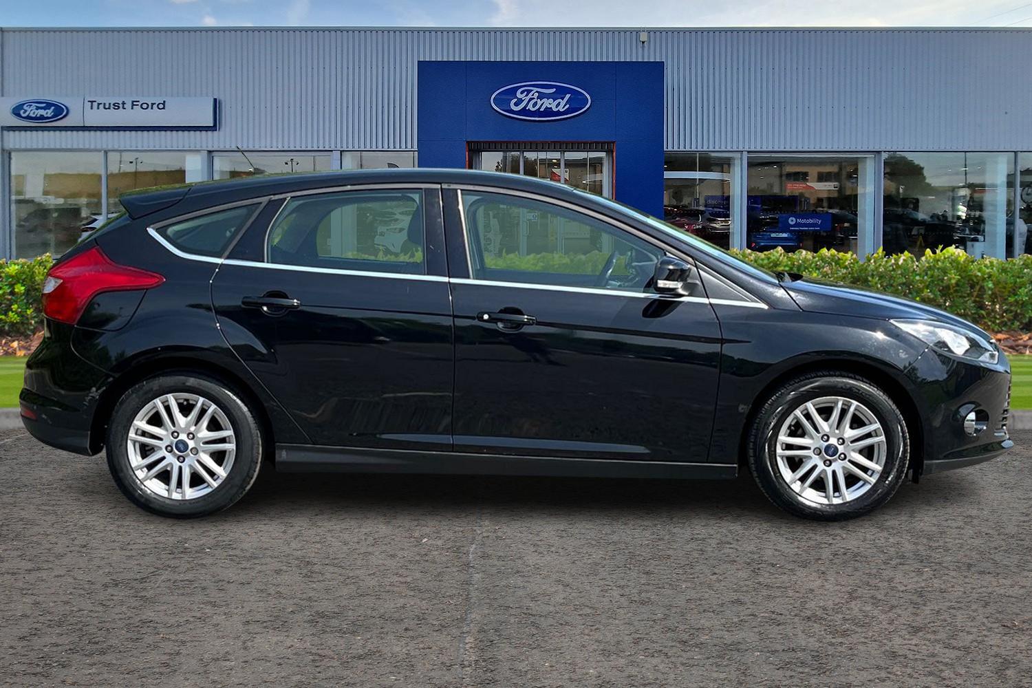 Ford FOCUS Photo 2