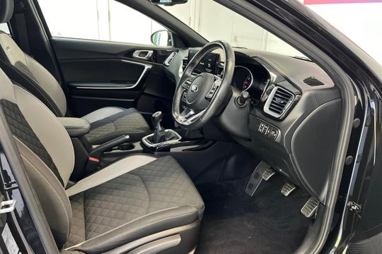 Kia Ceed Photo autoimg-9a0d247b808f0fc92b5439c245ff75c537b9c624.jpg