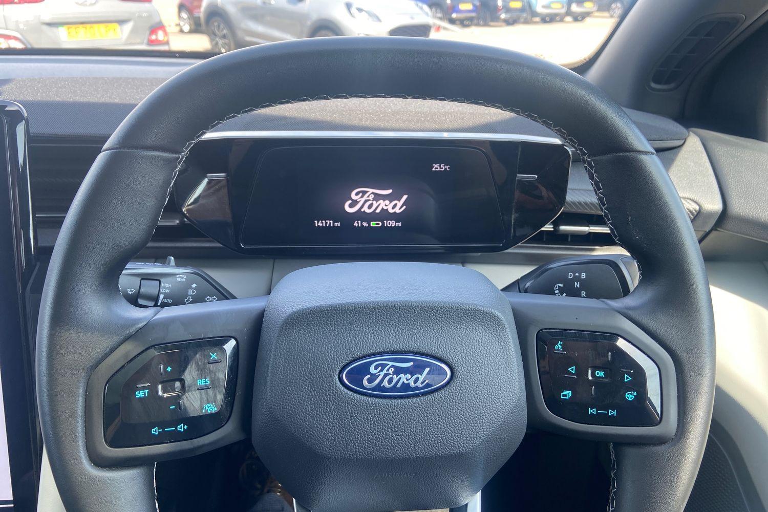 Ford EXPLORER Photo 11