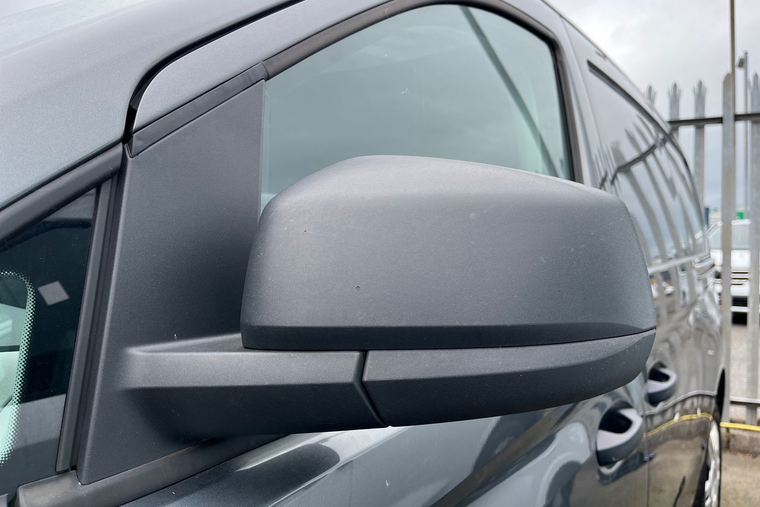 Ford TRANSIT CONNECT Photo 15