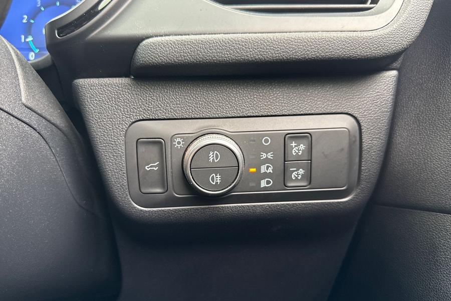 Ford KUGA Photo autoimg-9a20f2cd0fd742aa655ed997be13e4b3e7eed370.jpg