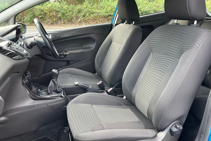 Ford FIESTA Photo autoimg-9a21eec6ffb168c684f8b64bcb638321a7242415.jpg